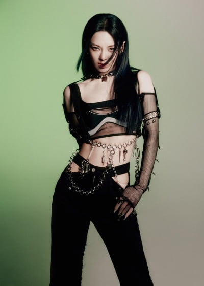 효연, 신곡 'DEEP' 퍼포먼스 비디오 오늘(24일) 공개…독보적 카리스마 '눈길'