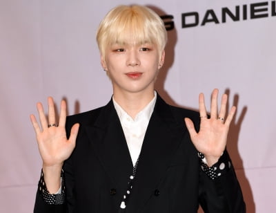 [TEN 포토] 강다니엘 '타이틀곡 'Upside Down'으로 컴백'