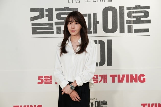 24일 티빙 오리지널 '결혼과 이혼 사이' 제작발표회가 온라인 생중계됐다. 김이나. / 사진제공=티빙