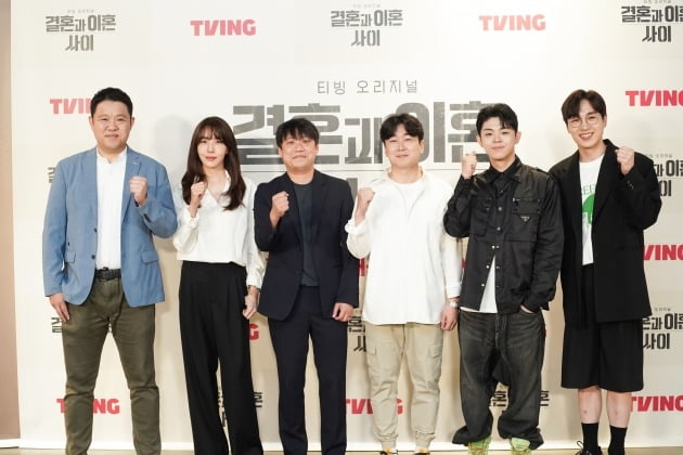 24일 티빙 오리지널 '결혼과 이혼 사이' 온라인 제작발표회가 열렸다. 김구라, 김이나, 박내룡 PD, 이진혁 PD, 그리, 이석훈. / 사진제공=티빙