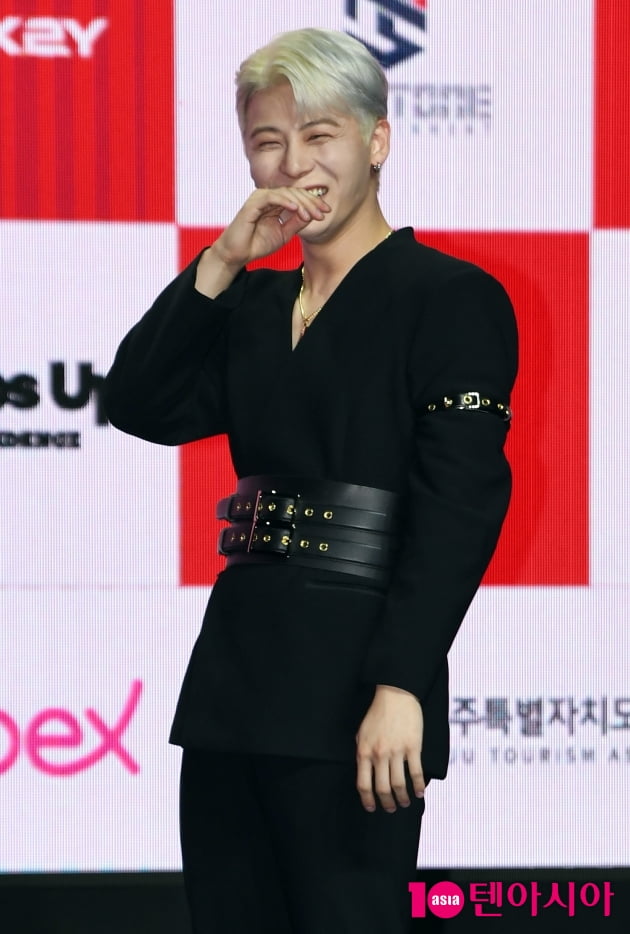 [TEN 포토] 블랭키 루이 '섹시한 미소'