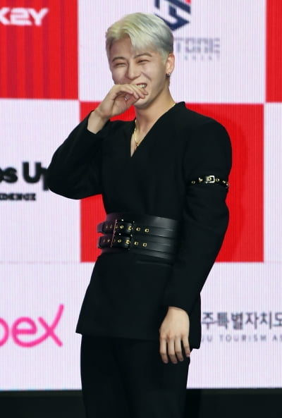 [TEN 포토] 블랭키 루이 '섹시한 미소'