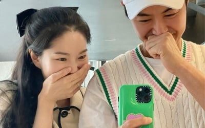 "1년 반 만에, 설레고 좋아" 전진♥류이서, 웃음 절로 나는 부부…다시 찾은 결혼식장 [TEN★]