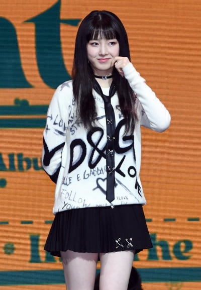 [TEN 포토] 라잇썸 주현 '귀여운 볼하트'