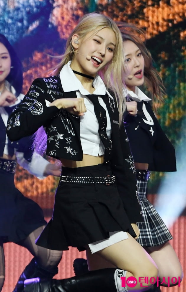 [TEN 포토] 라잇썸 상아 '치명적인 윙크'
