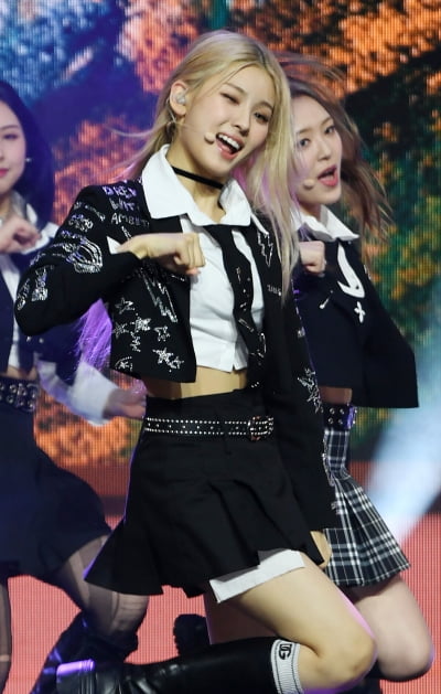 [TEN 포토] 라잇썸 상아 '치명적인 윙크'