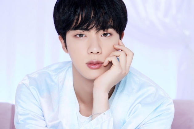 방탄소년단 진, 'Yours'(유어스) K팝 솔로곡 최초 샤잠 '글로벌 차트' TOP3 진입