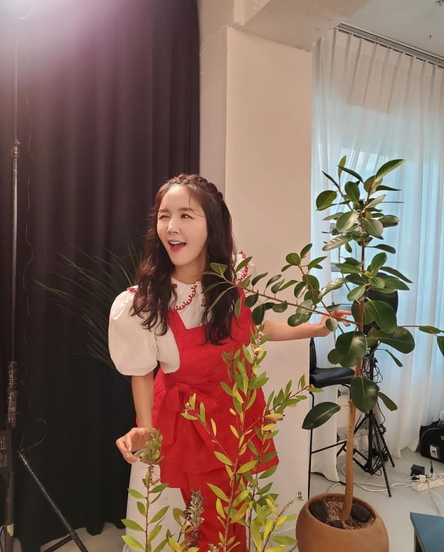 '한의사♥' 장영란, "광고주님 엄지 손가락 따봉"…'고혹→러블리' 몸 불사르는 열정 [TEN★]