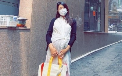 '이필모♥' 서수연, 둘째라 배 내미는 포즈도 자연스러워 "몸 힘들어…피 안 통해" [TEN★]