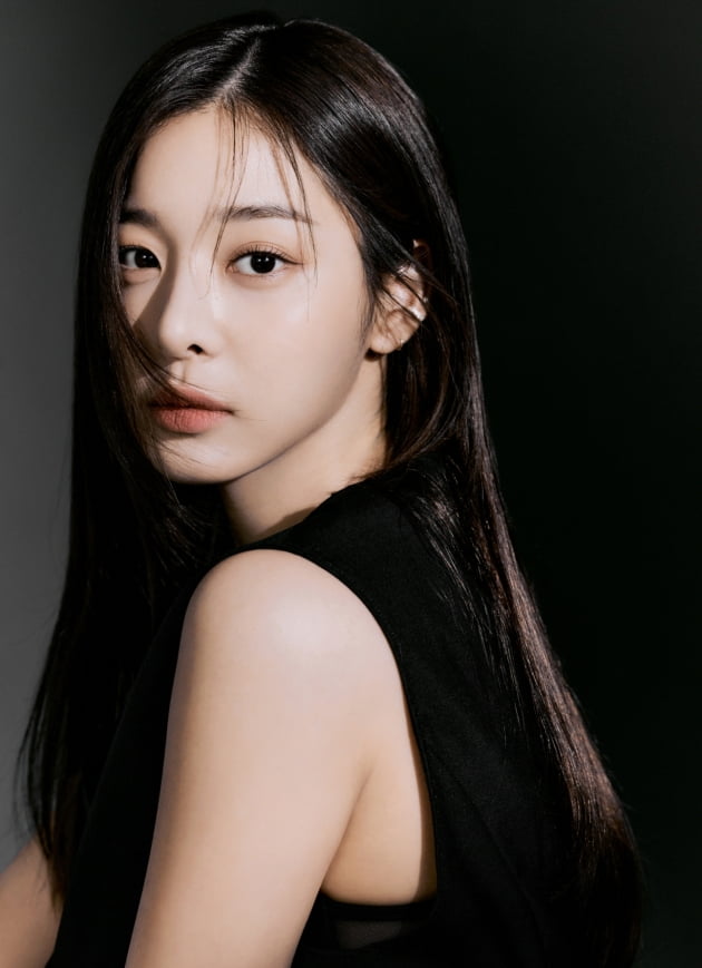 설인아, 칼단발→긴 생머리 변신…'꾸꾸·꾸안꾸' 새 프로필 공개