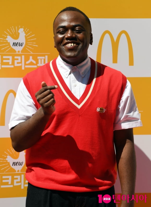 [TEN 포토] 조나단 '모델의 찐 미소'
