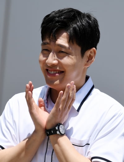 [TEN 포토] 강하늘 '수줍은 꽃받침'