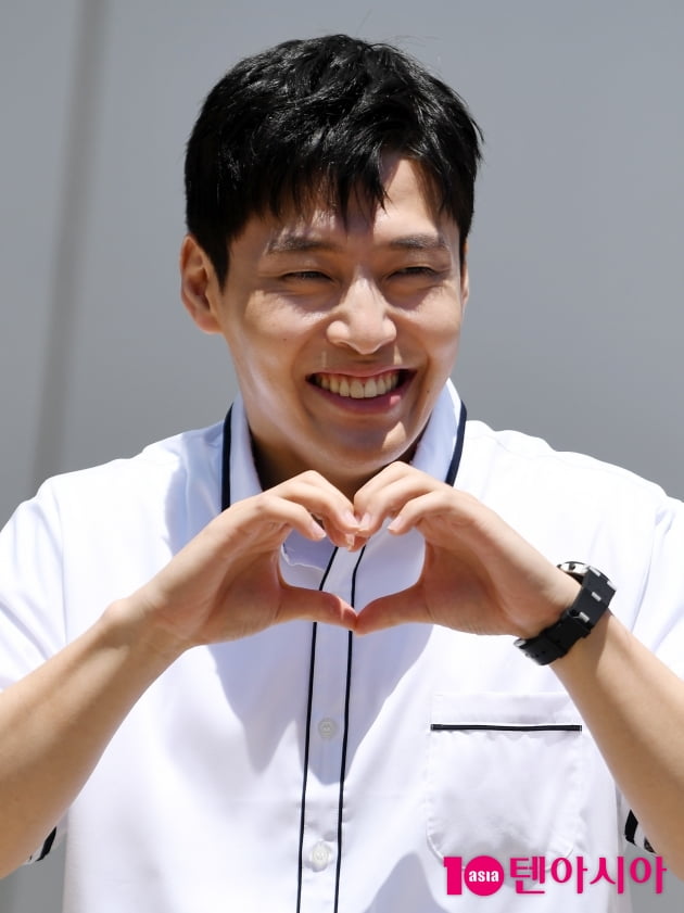 [TEN 포토] 강하늘 '여심 사로잡는 미소'