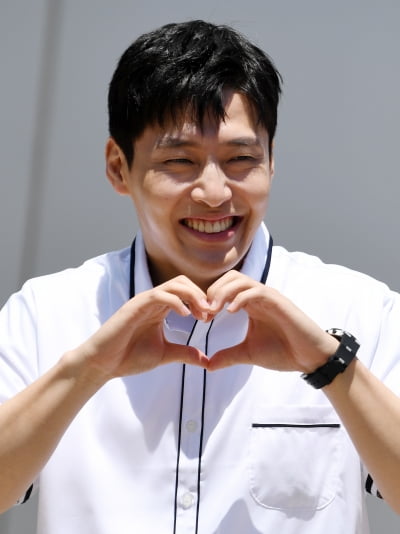 [TEN 포토] 강하늘 '여심 사로잡는 미소'