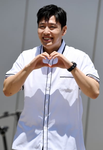 [TEN 포토] 강하늘 '남성미 넘치는 미소'