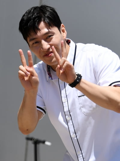 [TEN 포토] 강하늘 '아형고로 전학왔어요'