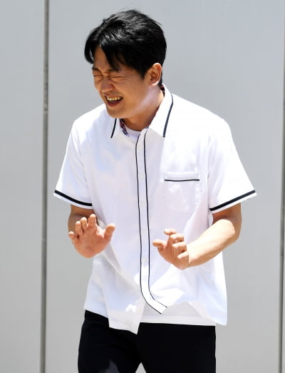 [TEN 포토] 허성태 '꽃받침은 제발...'