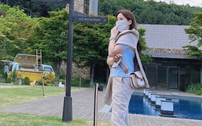 '안정환♥' 이혜원 "사진 찍어준다 하니 부끄러워"…딸 NYU 보냈는데 비주얼은 새신부 [TEN★]