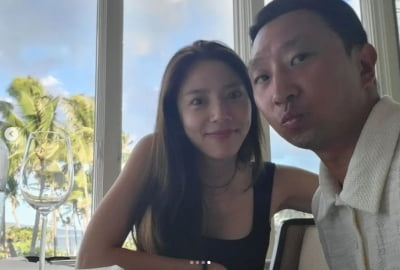 손담비♥이규혁, 와이키키 해변에서 인생샷...행복한 허니문[TEN★]