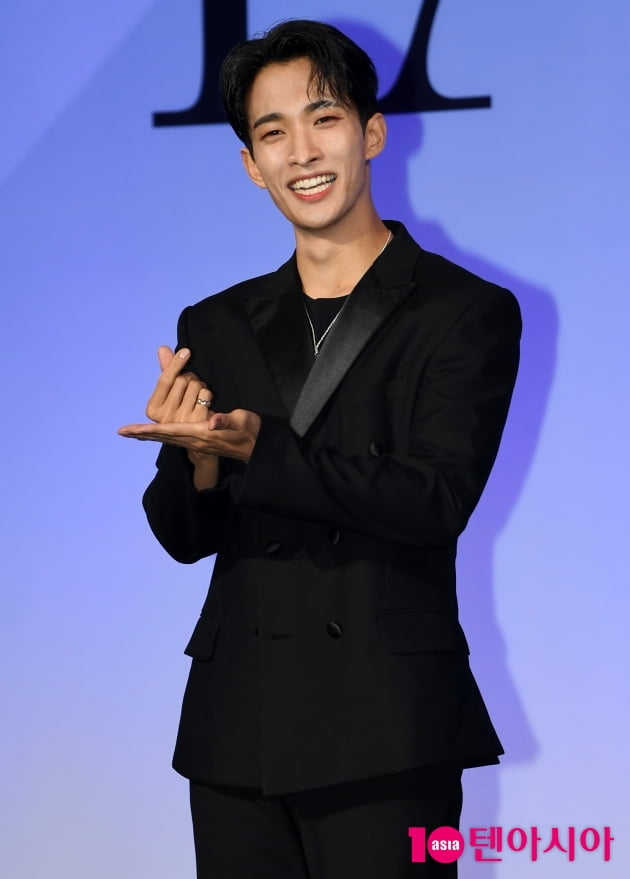 [TEN 포토] 세븐틴 도겸 '멋진 미소'