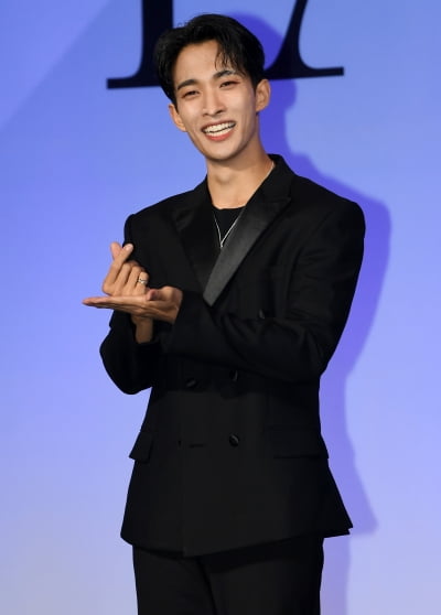 [TEN 포토] 세븐틴 도겸 '멋진 미소'
