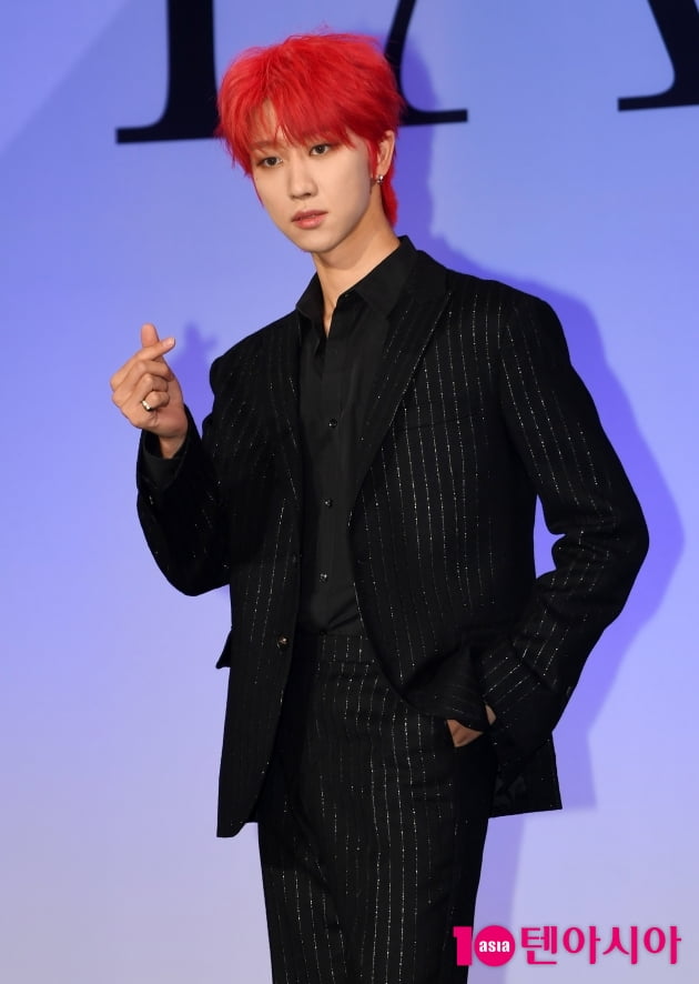 [TEN 포토] 세븐틴 디에잇 '시선 사로잡는 레드'