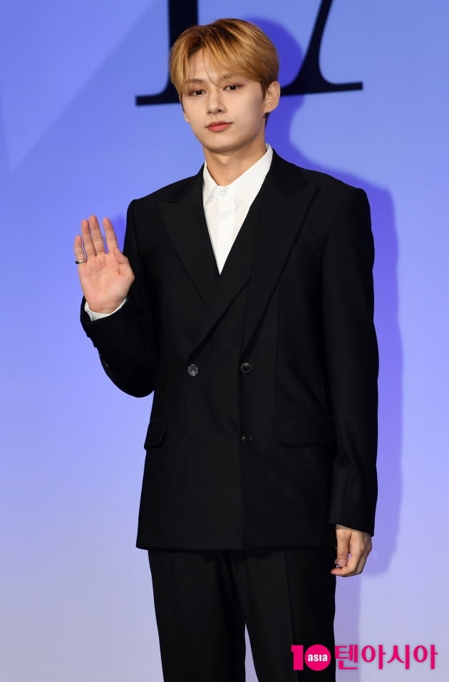 [TEN 포토] 세븐틴 준 '비주얼 엄지척'