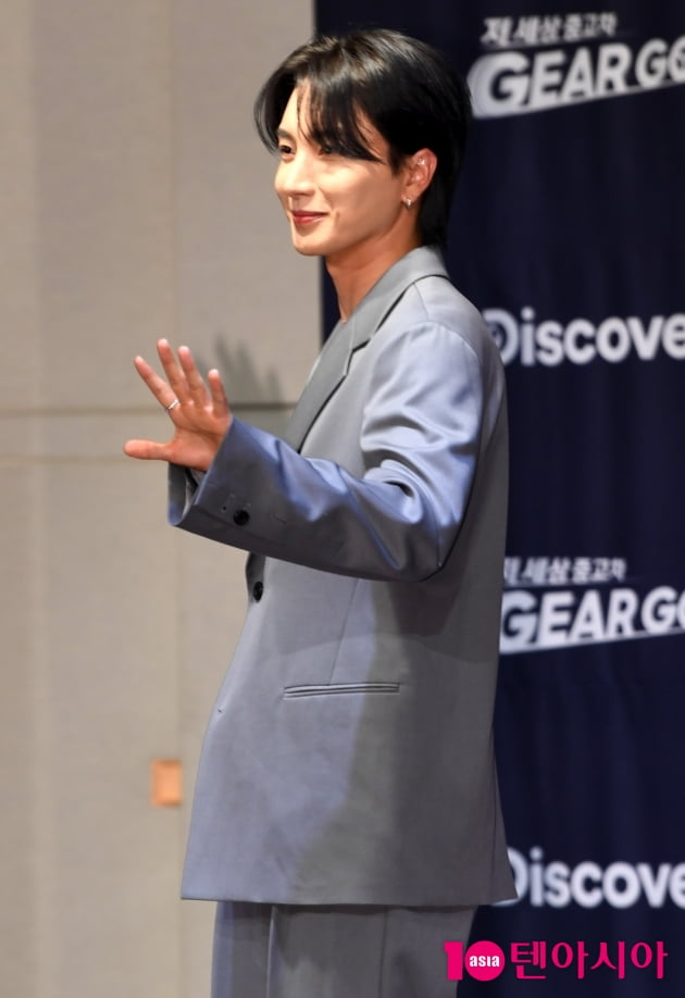 [TEN 포토] 이특 '슈퍼주니어~ 인사드려요'