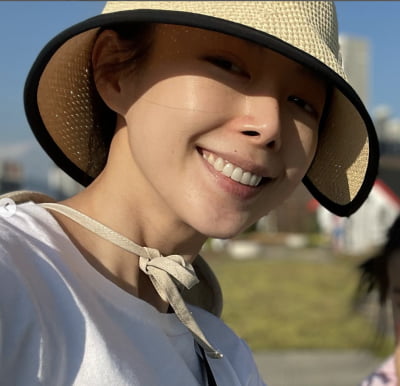 신지수, "이도 누렇고 표정도 인위적"…지인의 '팩폭'에도 '당당' [TEN★]