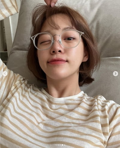 김세정, 수수한 민낯에도 빛나는 미모...치명적인 윙크[TEN★]