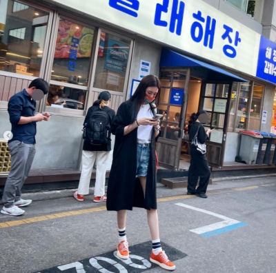 '음주운전 자숙' 리지, 점점 말라가는 각선미...머리도 옷도 신발도 나도 이쁨[TEN★]