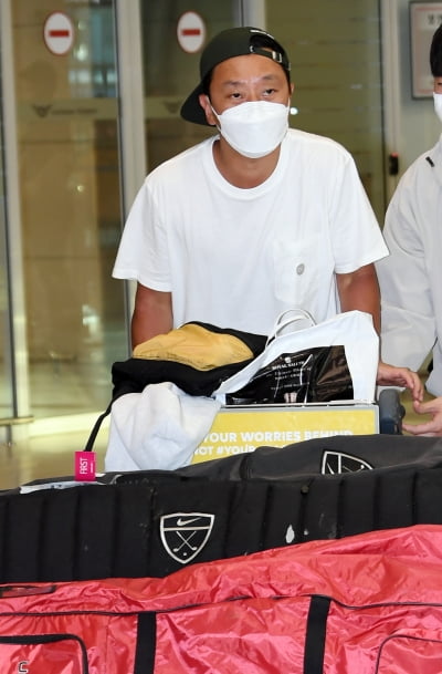 [TEN 포토] 이규혁 '새신랑 오늘은 사랑의 짐꾼'