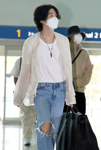 [TEN 포토] 방탄소년단 슈가 '청바지+흰티만 입어도 빛나'
