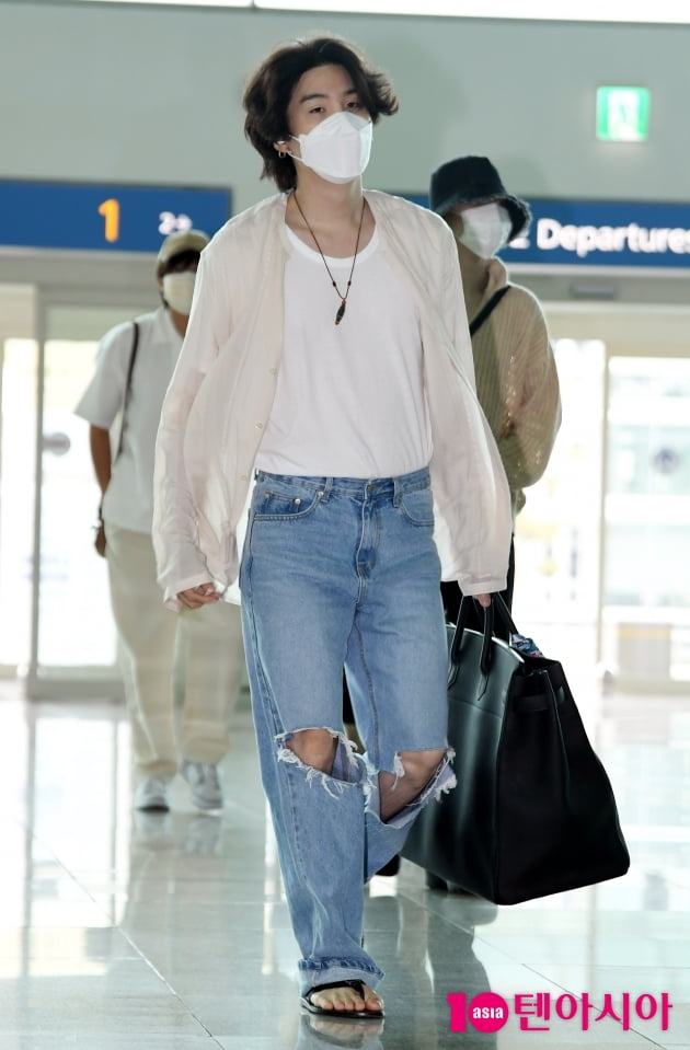 [TEN 포토] 방탄소년단 슈가 '찢청도 완벽하게 소화'