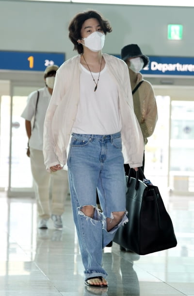 [TEN 포토] 방탄소년단 슈가 '찢청도 완벽하게 소화'