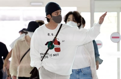 [TEN 포토] 방탄소년단 뷔 '조 바이든 대통령 만나고 올께요'