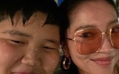 오윤아, '16살 아들'과 수영장 데이트…행복 가득 "민이랑" [TEN★]