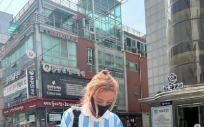 황보, 치마 말려 올라간 줄도 모르고…주차장 찾기 '삼매경' [TEN★]