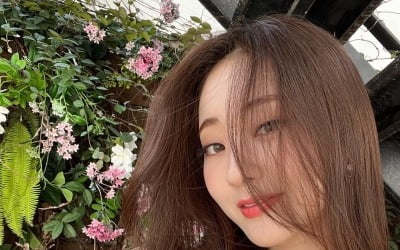 경리, 화사한 여신 비주얼…꽃보다 청순·섹시 미모 [TEN★]