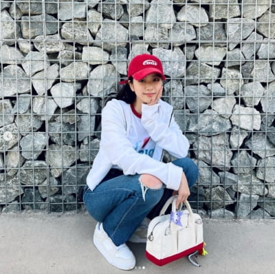 블랙핑크 지수, 청바지+흰티만 입어도 빛나네...오늘도 이쁨[TEN★]