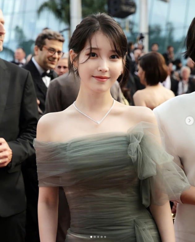 아이유, 칸을 사로잡은 요정...보석마저 기죽이는 미모[TEN★]