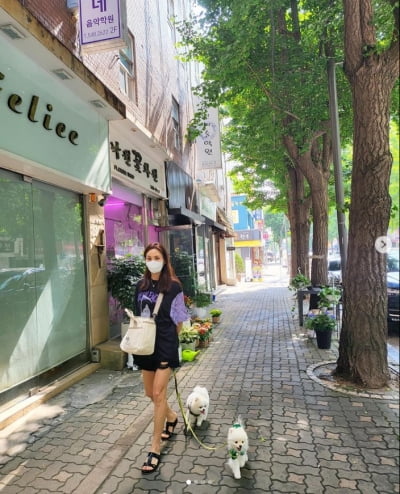 '장동건♥' 고소영, 핫팬츠에 가녀린 각선미...주말은 가족들과 산책중[TEN★]