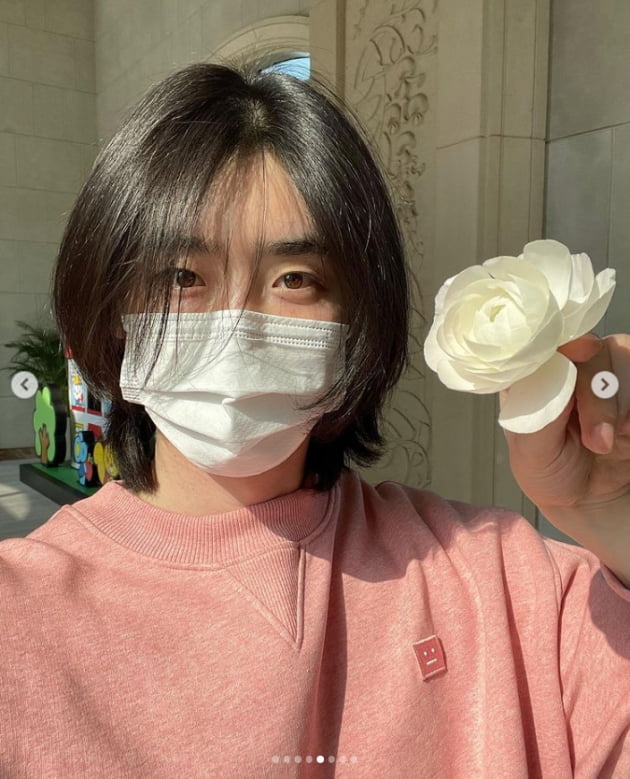 이종석, 머리도 묶으니 더 예쁘죠~...여동생 인가?[TEN★]