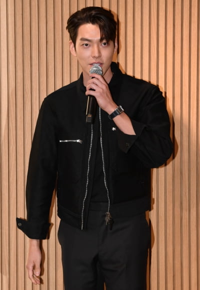 [TEN 포토] 김우빈 '코로나 회복하고'