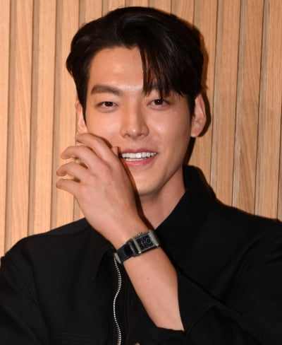 [TEN 포토] 김우빈 '♥신민아가 반한 미소'