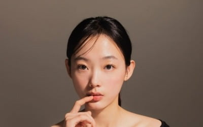 이유미, 청초·청순美 가득…흑발 묶음 머리도 '찰떡' [TEN★]