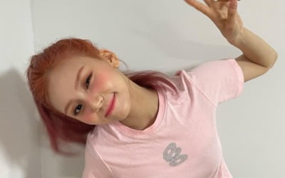 비비지 엄지, 콧등까지 블러셔를 발랐나봐…톤 상관없이 상큼미모[TEN★]