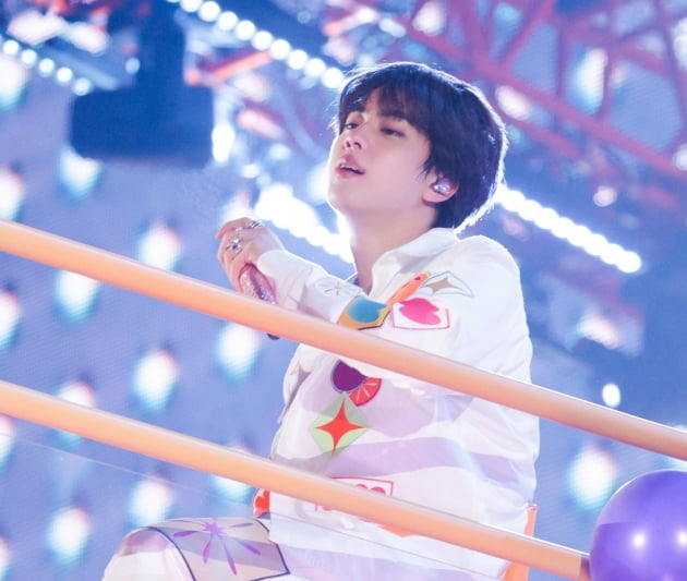 방탄소년단 진, K팝 아티스트 최초 11개월 연속 ‘가장 많이 언급된 톱10 뮤지션’