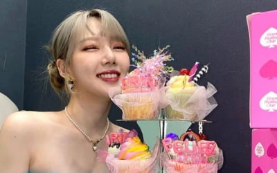 '前여자친구' 예린, 직각 어깨 드러내며 윙크 발사…요정이 따로 없어[TEN★]