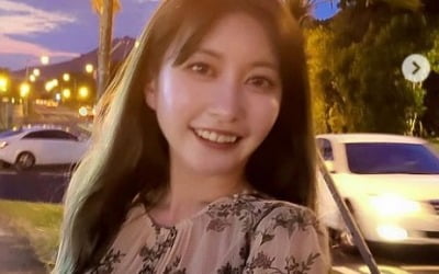 '이지훈♥' 아야네, 명품 H사 가방에 슬리퍼 신고 제주 특급호텔 산책 '러블리' [TEN★]